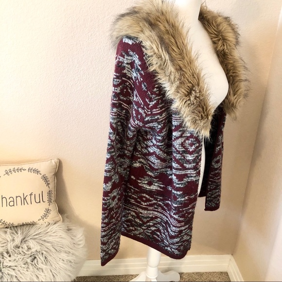 3/30 Forever 21 Faux Fur Maroon Cardigan - Picture 2 of 5